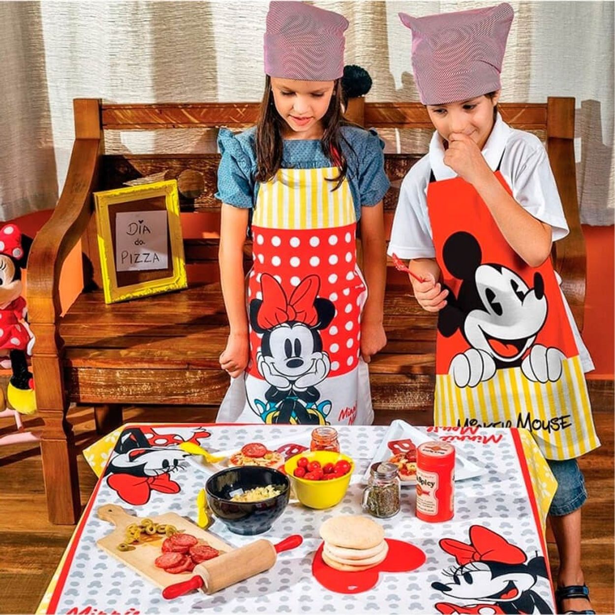 Avental Infantil Para Pintura Escola Personagem Mickey Mouse em Promoção na  Americanas